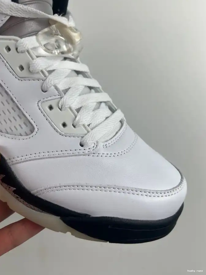 Rep Husky DD0587-110 'WHITE RETRO 5 BLACK' JORDAN AIR 0501